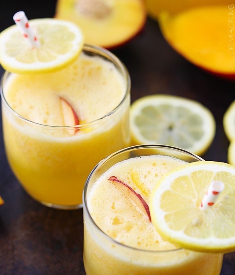 عصير الليمون مع المانجا والخوخ